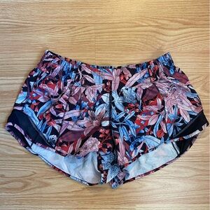 Women’s Lululemon Lush Lillies Flower Hotty Hot 2.5” Running Shorts Size 8